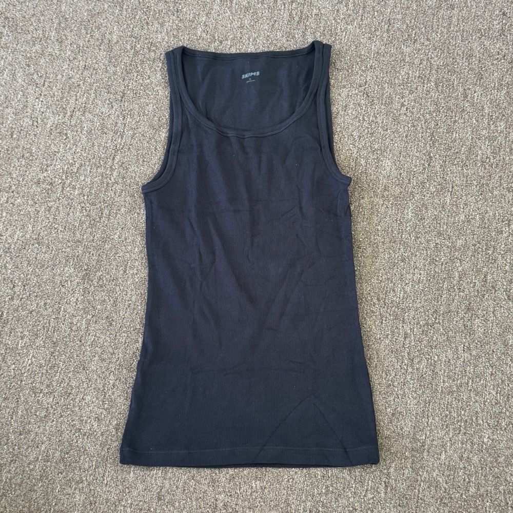 SKIMS Mens Cotton Rib Tank Top Onyx Black Ribbed Scoop Neck TP-TNK-5788M Size M